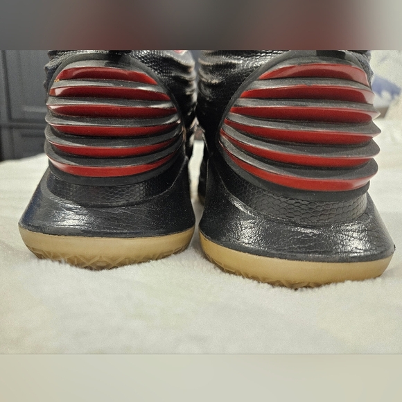 Nike Boys Air Jordan 32 'BANNED' Size 6.5Y With COA - Picture 4 of 9